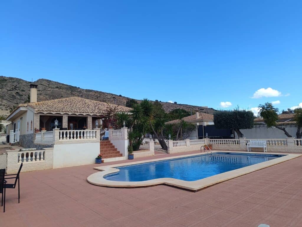 Villa for sale in Fortuna