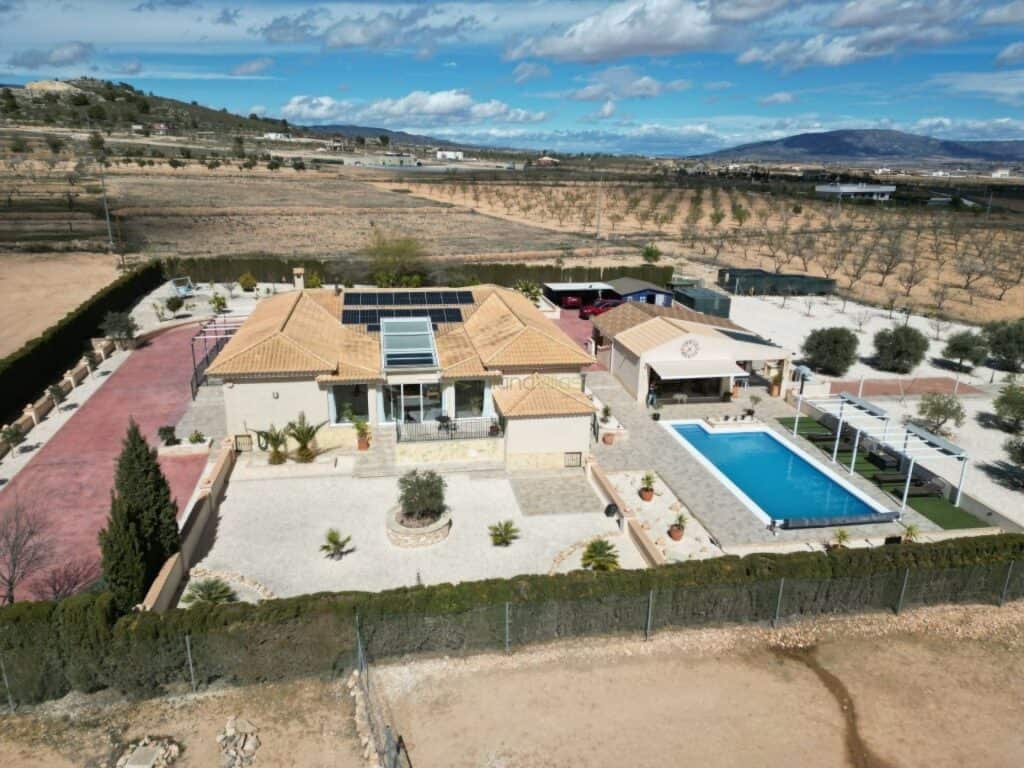 Villa for sale in Pinoso