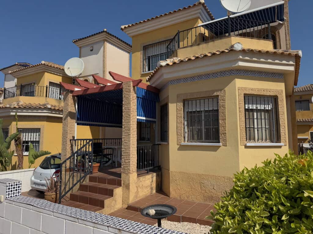 Villa for Sales in Algorfa