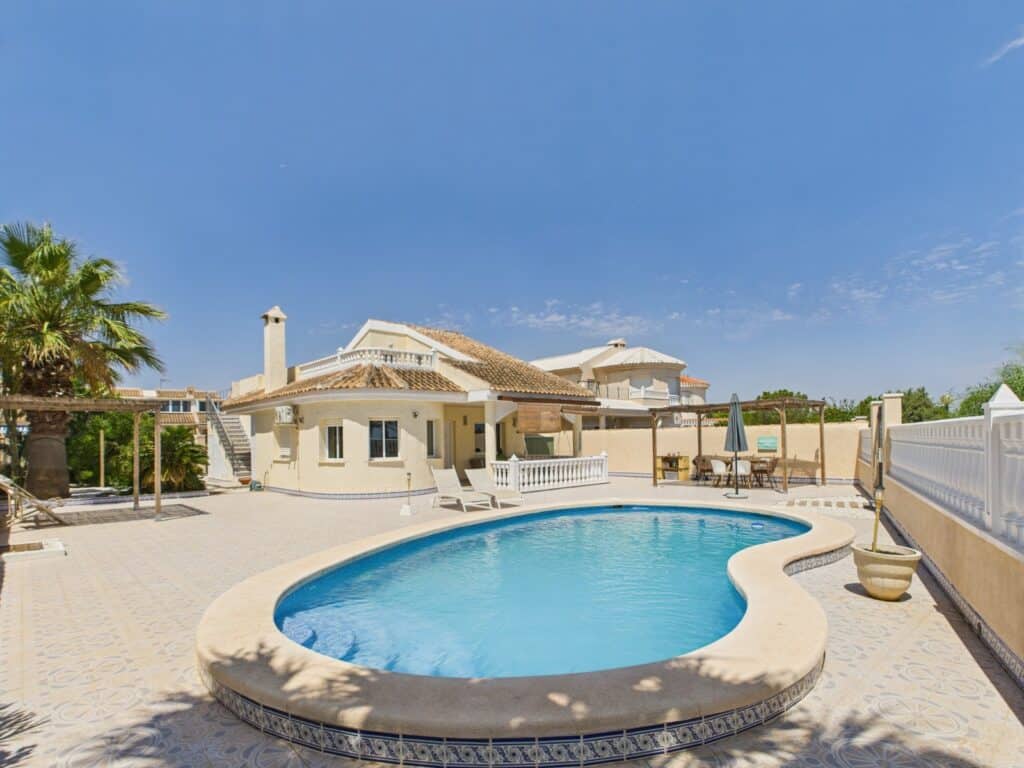 Villa for sale in Los Urrutias