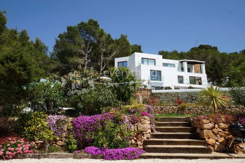 Villa for Sales in  Cala Salada