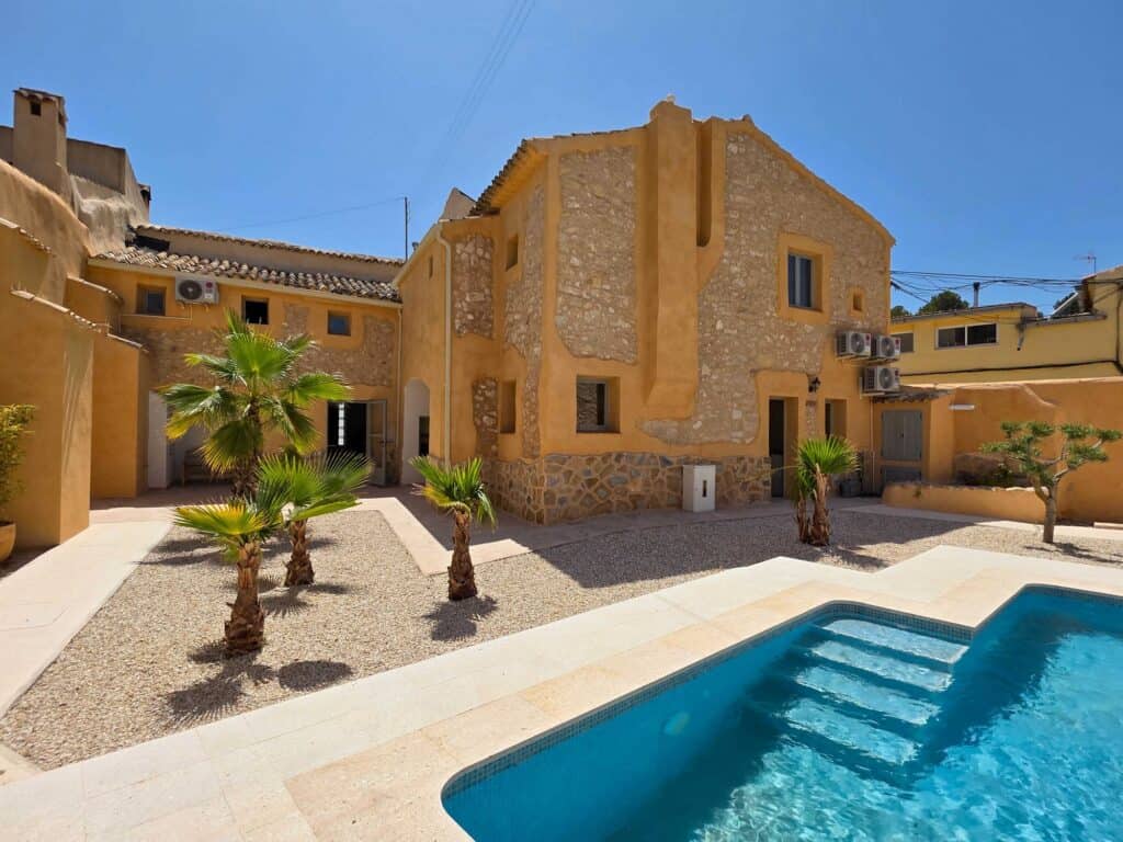 Country house for sale in Pinoso