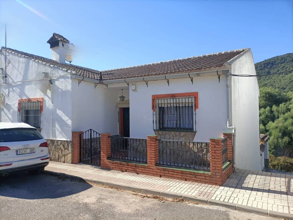 Town House for sale in Cortes de la Frontera