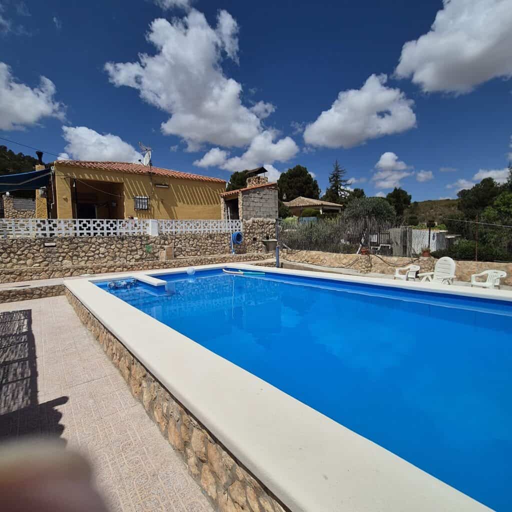 Country house for sale in Yecla