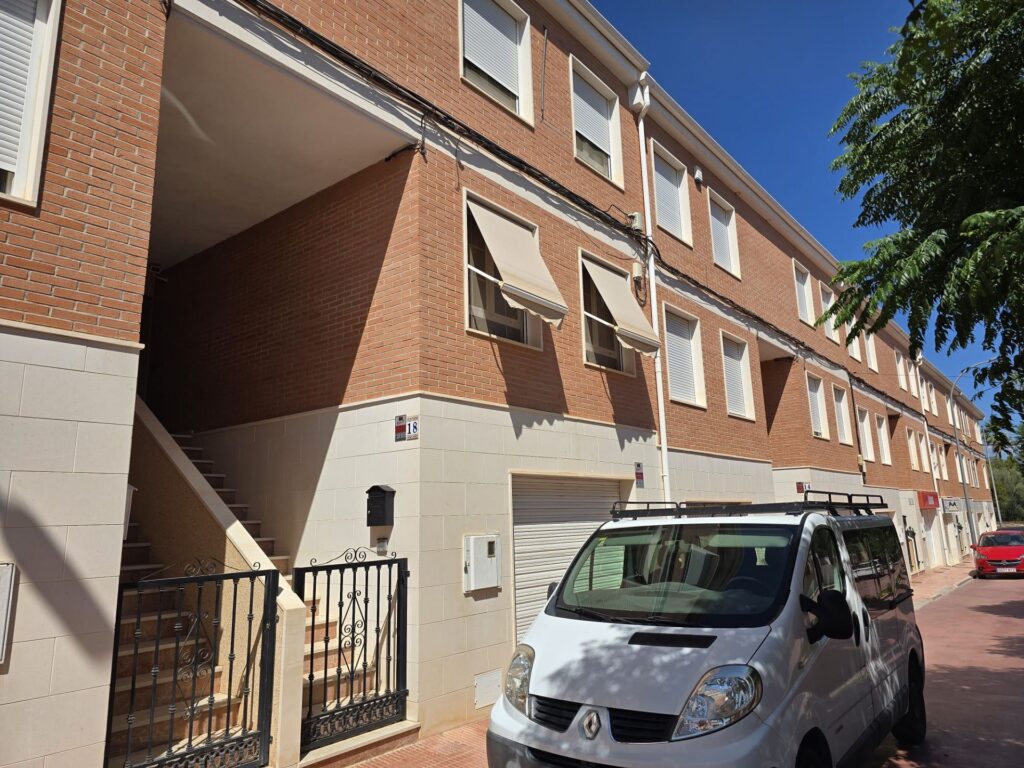 Town House for sale in Sax