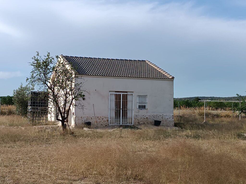 Country house for sale in Yecla