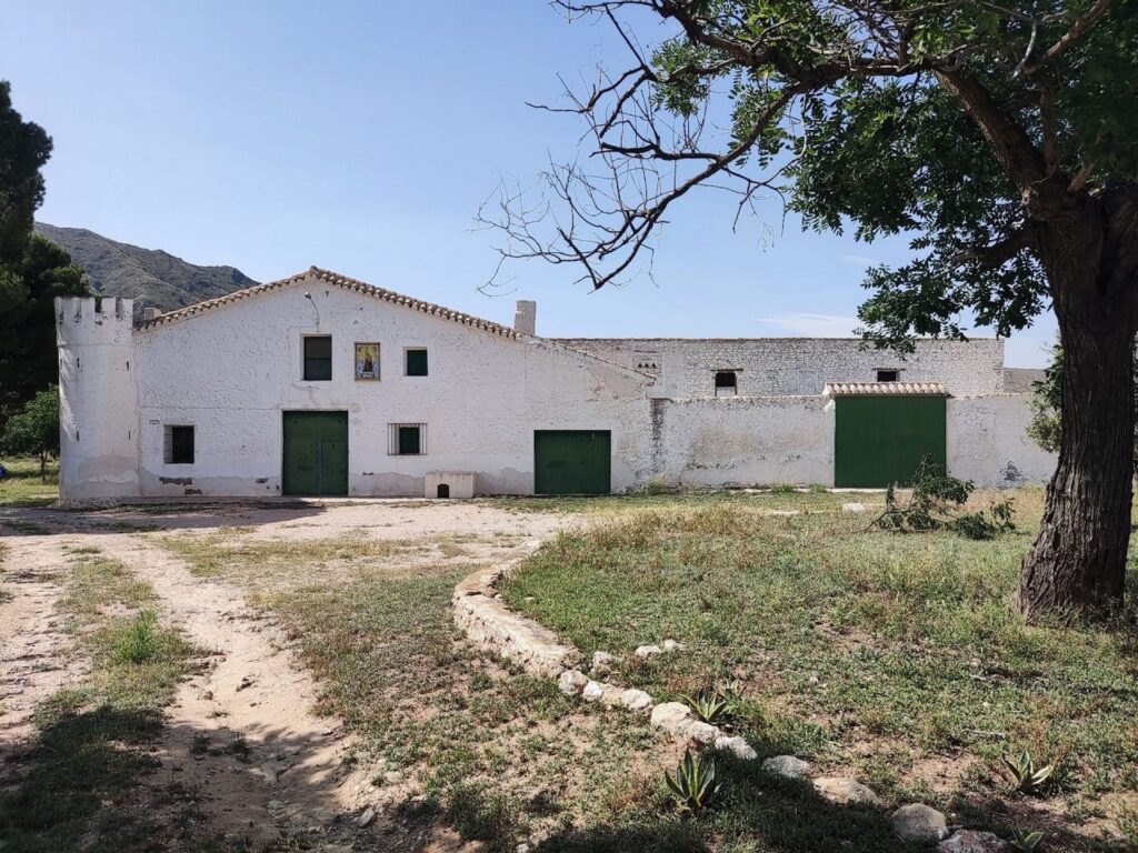 Country house for sale in Yecla