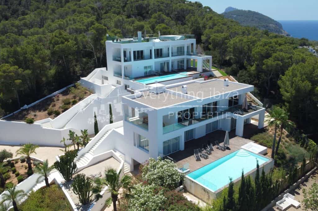 Villa for Sales in  Cala Moli