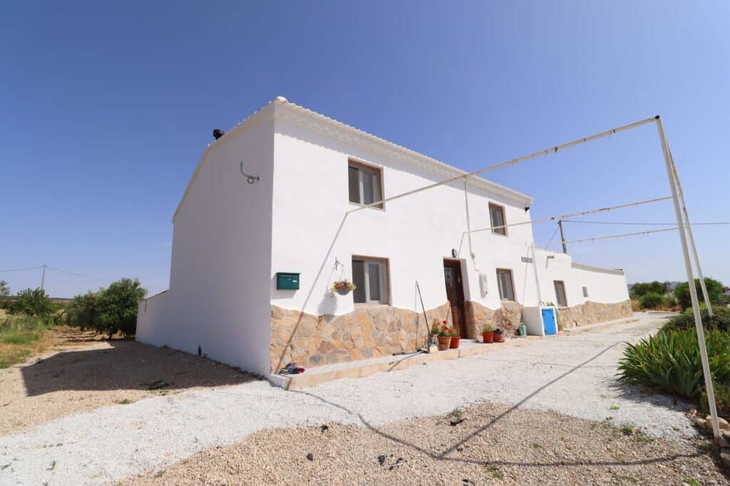 Country House for sale in Velez-Rubio