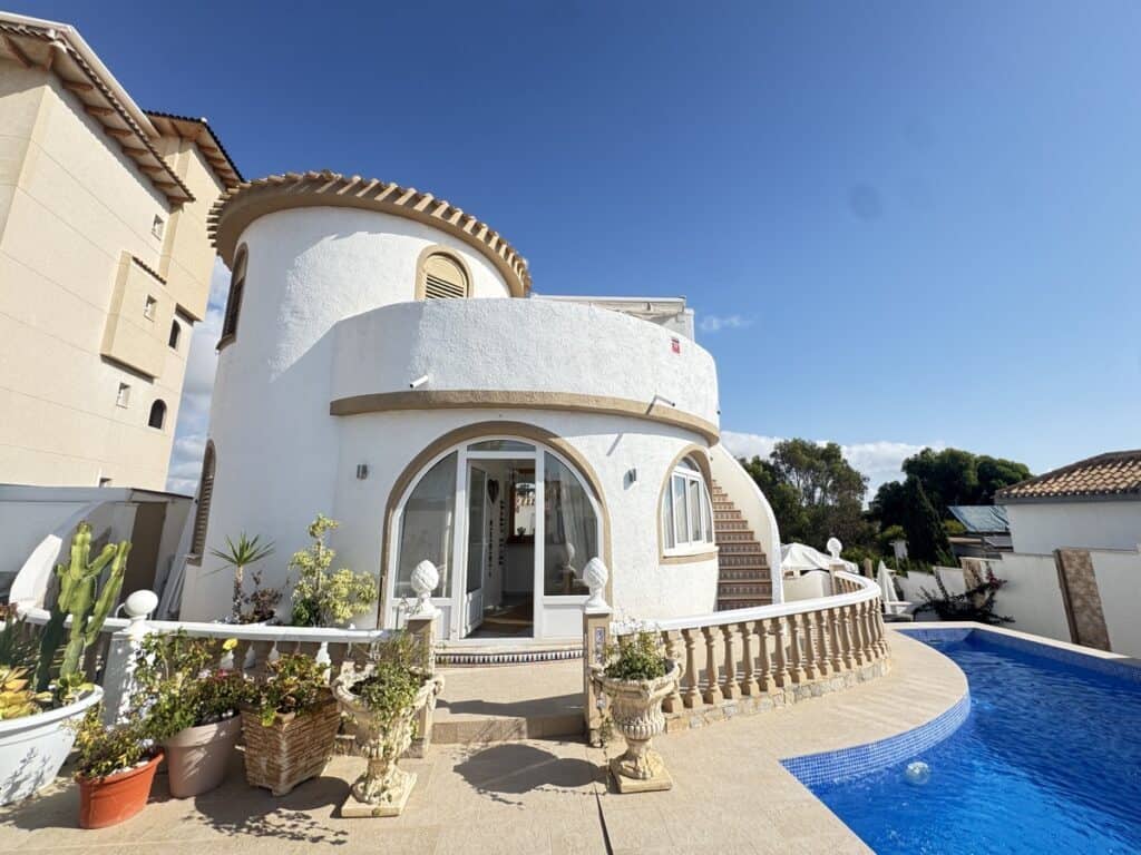 Villa for sale in La Zenia