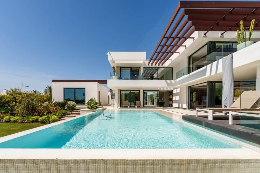 Villa for sale in Estepona