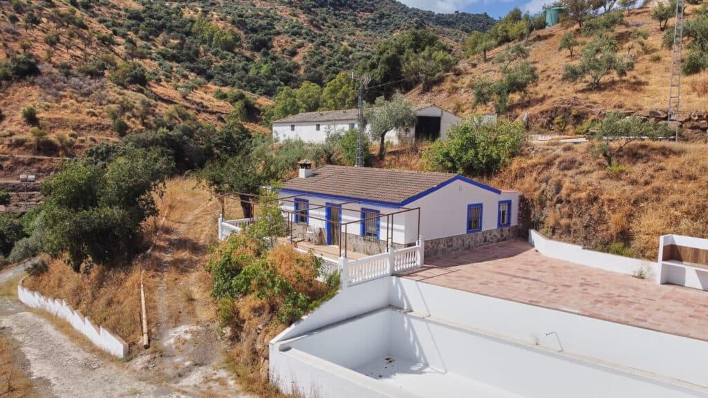 Plot for sale in Guaro