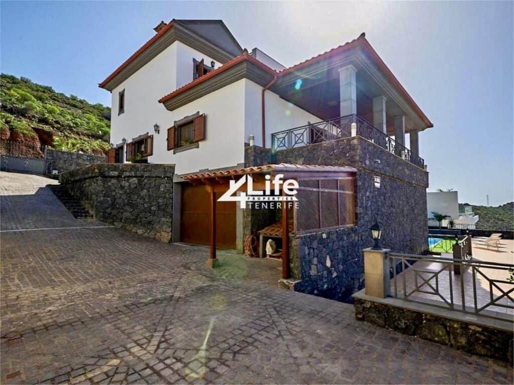 Villa for Sales in Roque del Conde Costa Adeje