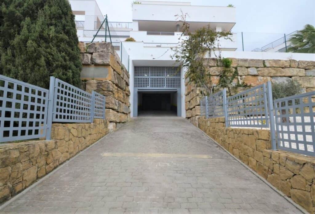 Garage for month in Casares Costa