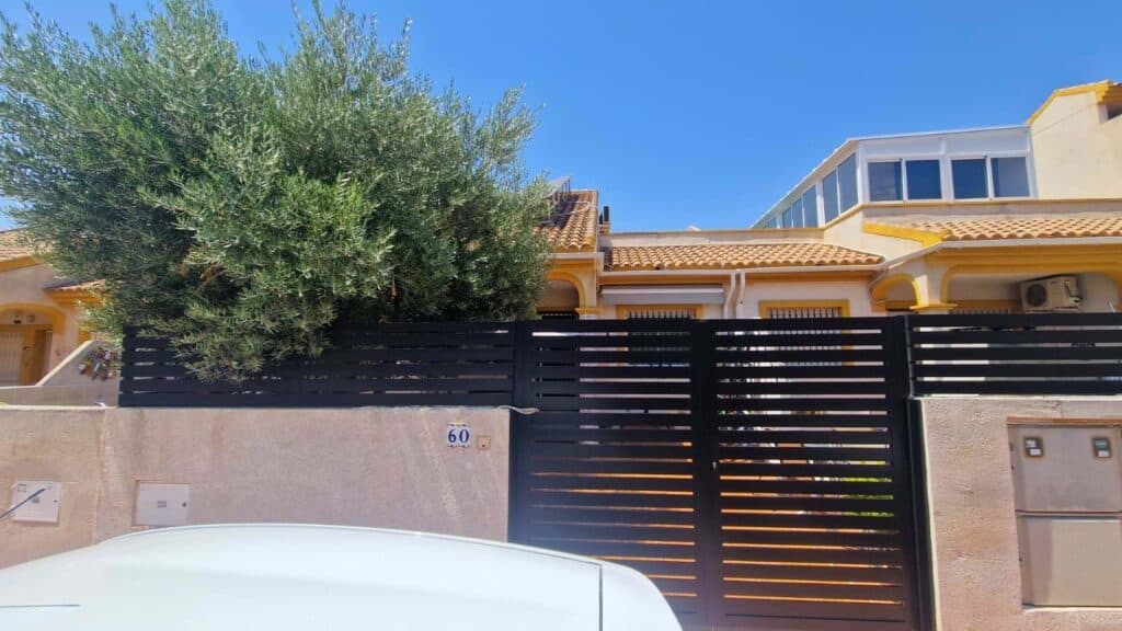 villa for sale in Daya nueva