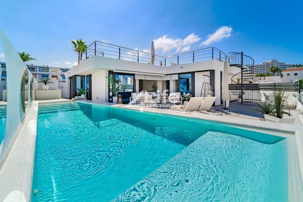 Villa for Sales in Calle Gran Bretaña