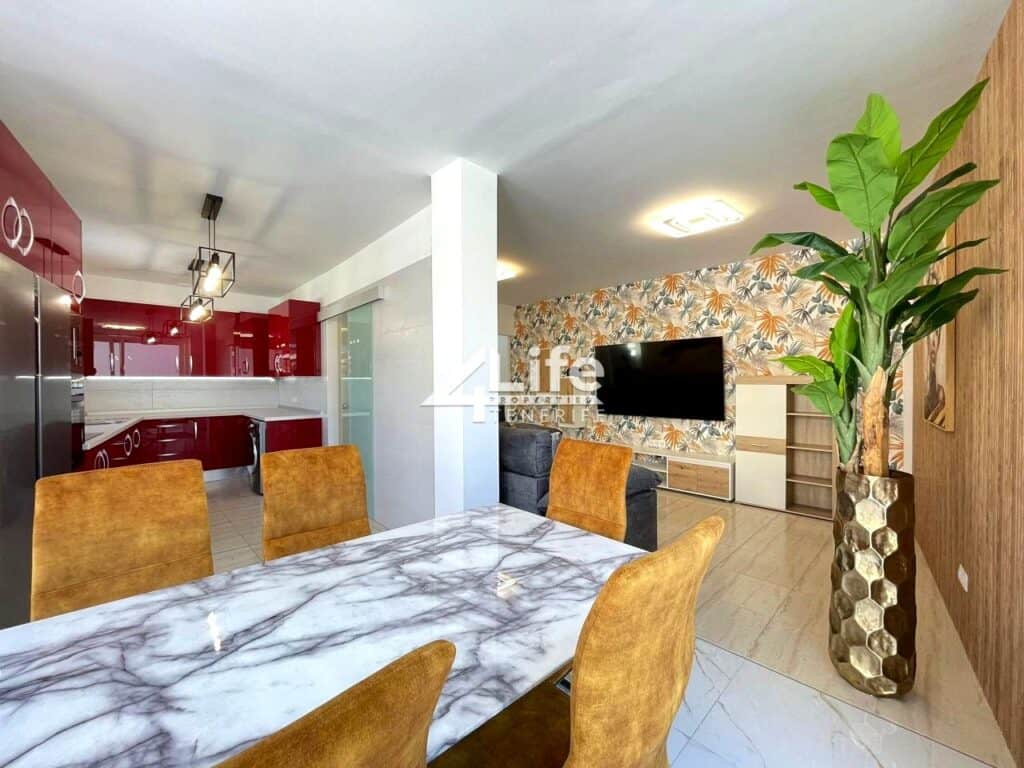 Villa for Long Term Rental in Calle Cornical