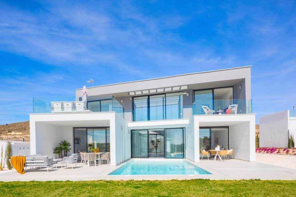 villa for sale in Altaona Golf and Country Village