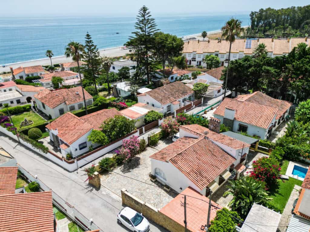 Villa for sale in Manilva