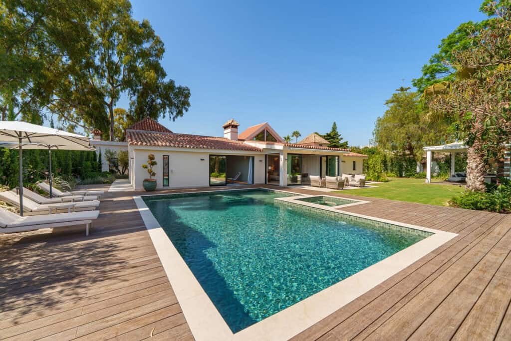 Villa for sale in Puerto Banús