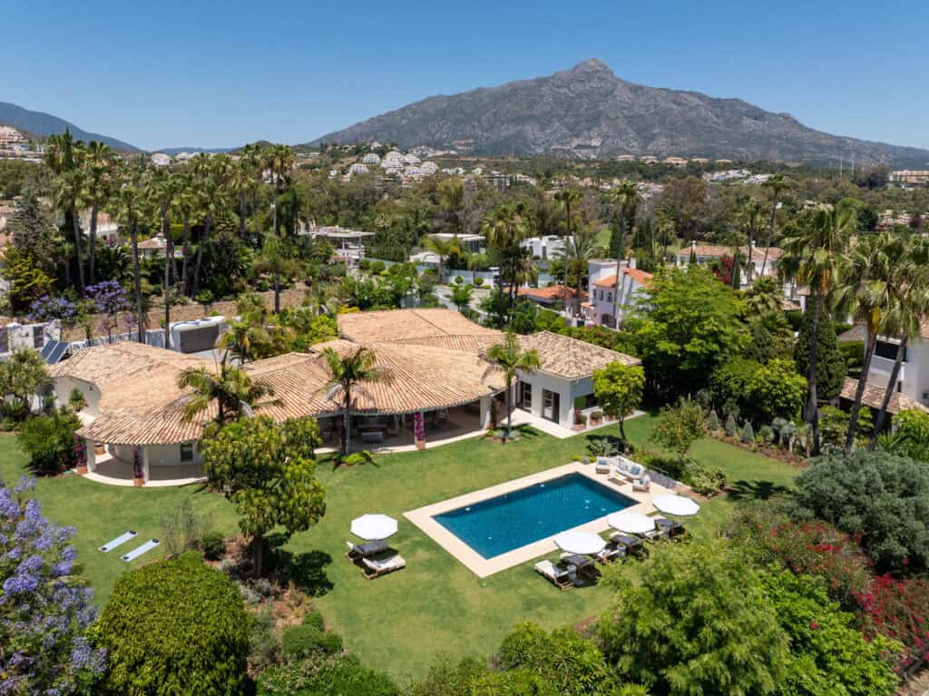 Villa for Sale in Nueva Andalucía