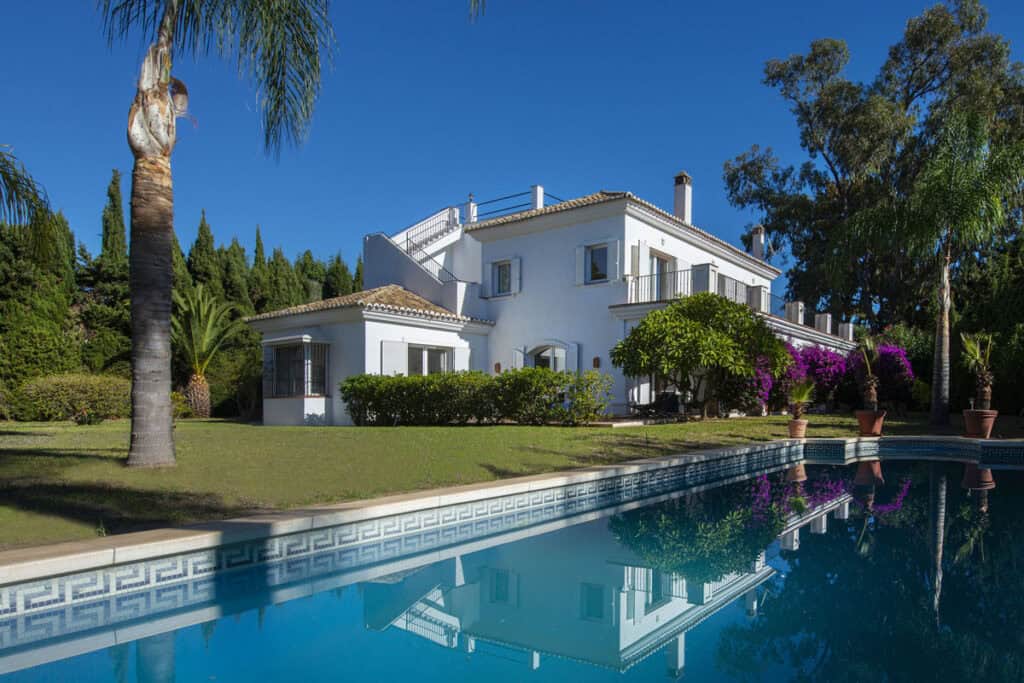 villa for sale in Guadalmina Baja