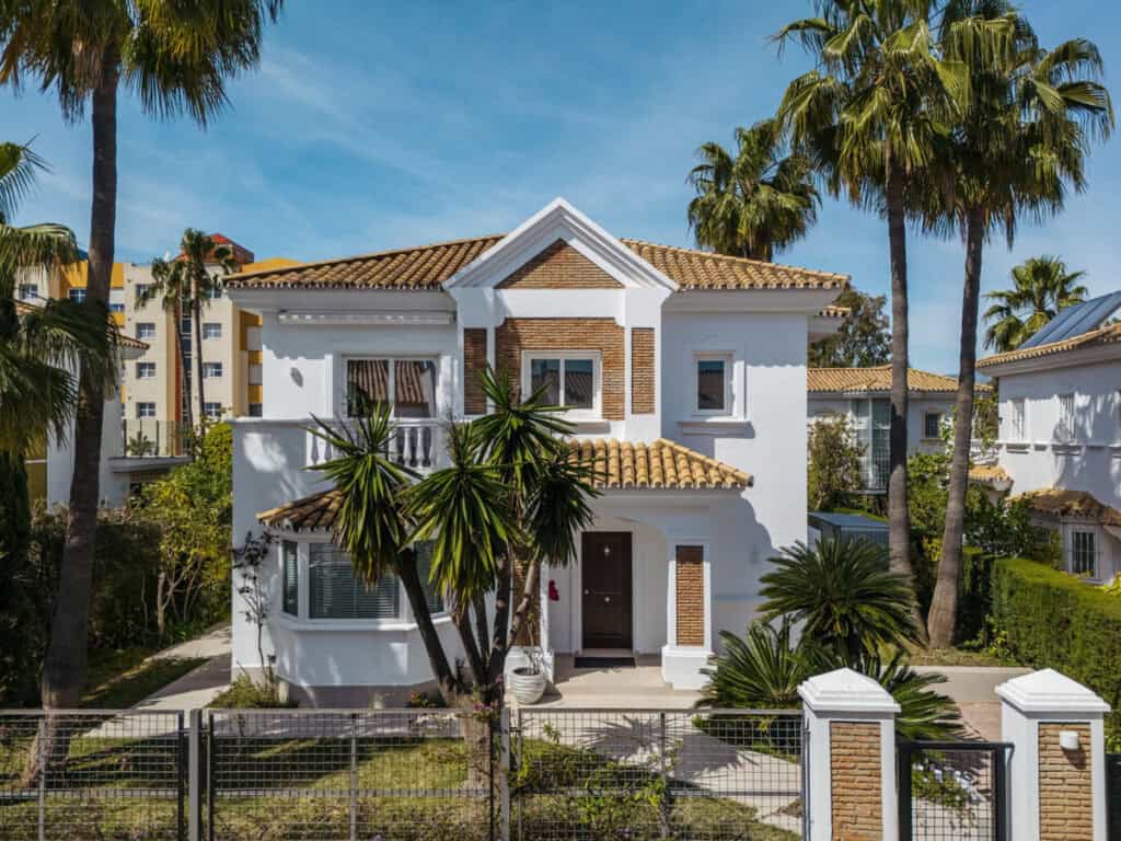 Villa for Sale in Estepona