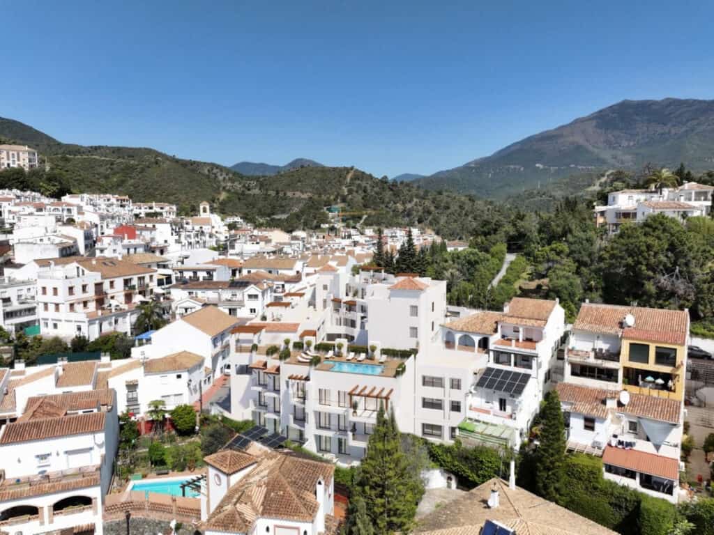 Apartment for sale in Benahavis