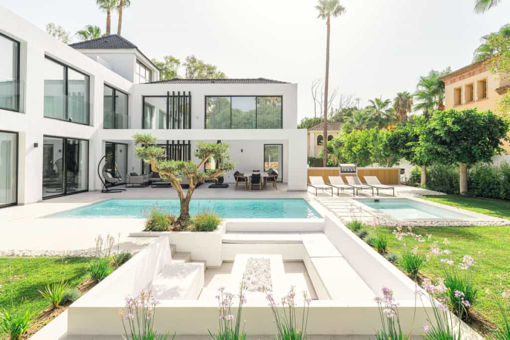 Villa for sale in Nueva Andalucía