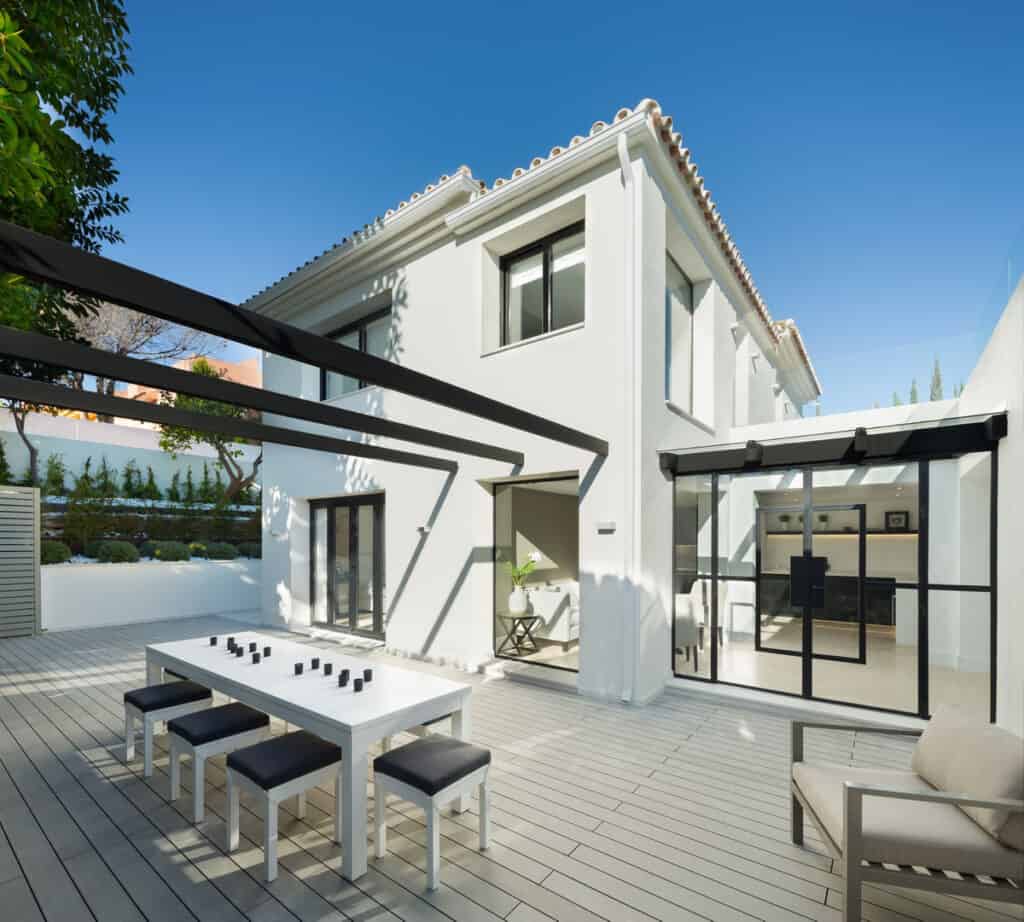 Villa for sale in Nueva Andalucía