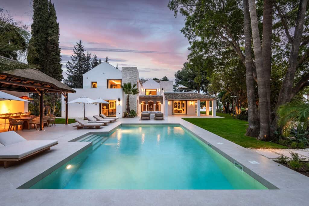 villa for sale in Nueva Andalucía