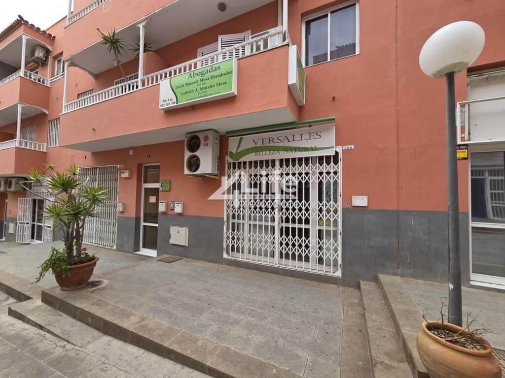 Commercial for Sales in Calle Princesa Guajara