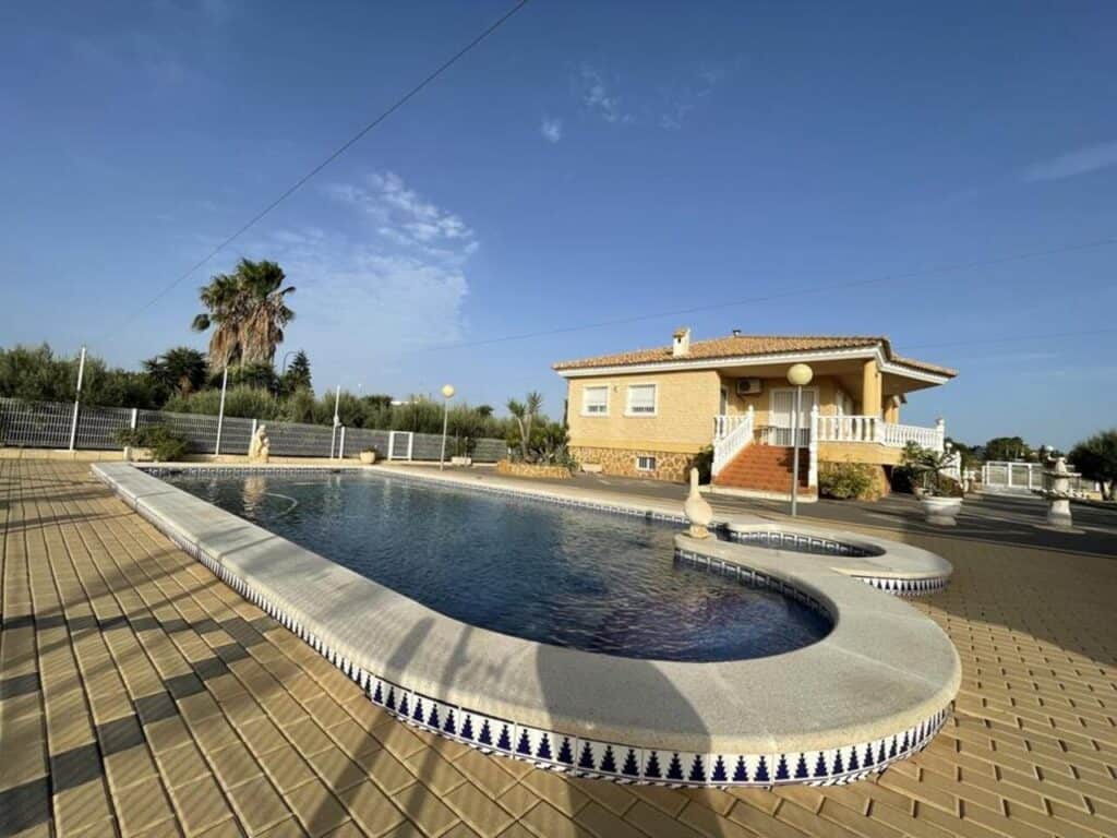 villa for sale in Gea Y Truyols