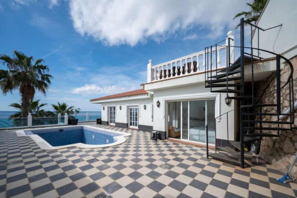 Villa for Sales in  Mijas