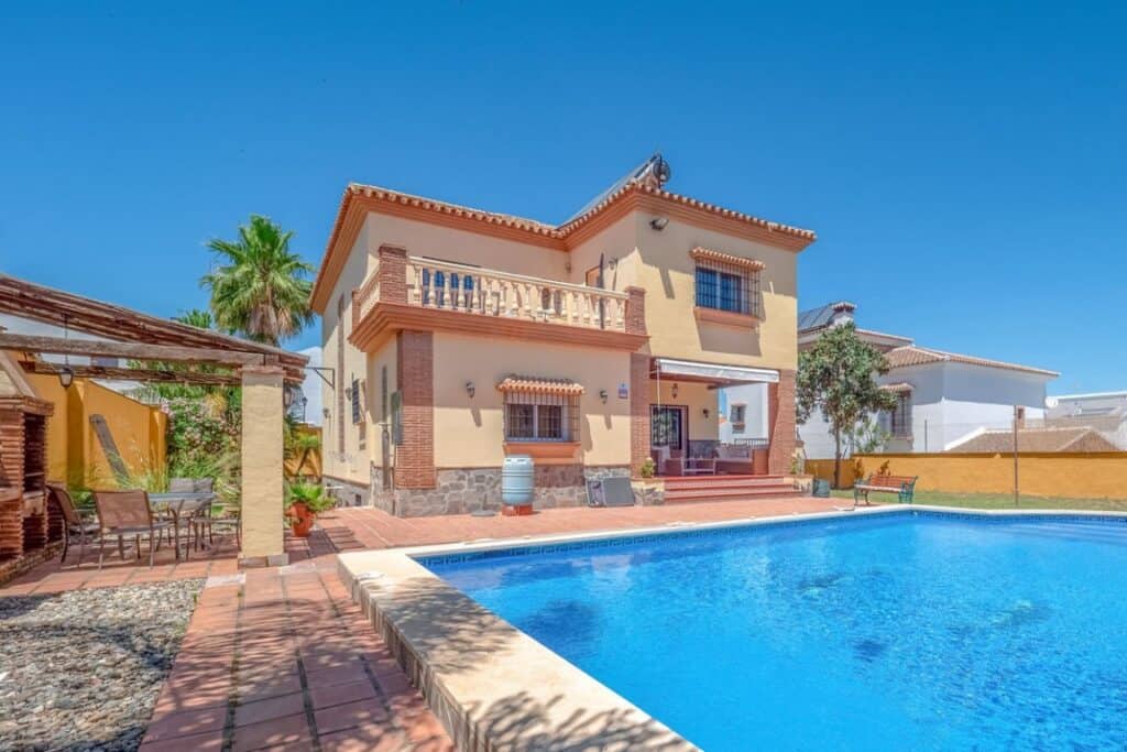 Villa for Sales in  Alhaurin El Grande