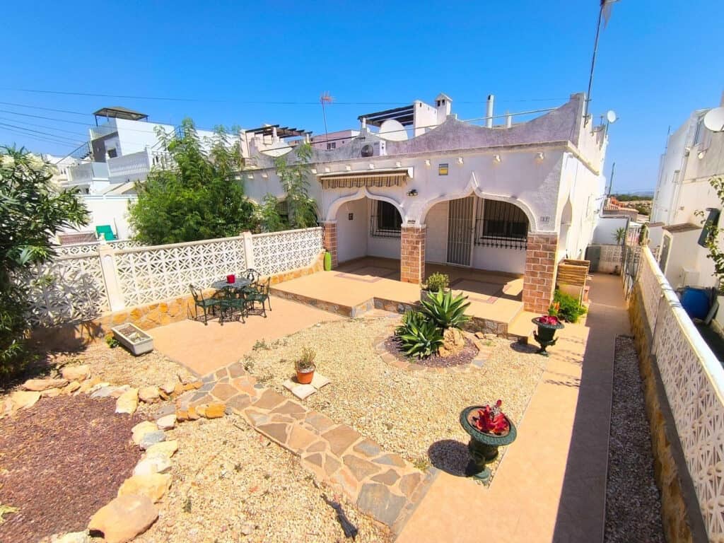 Villa for sale in San Miguel de Salinas