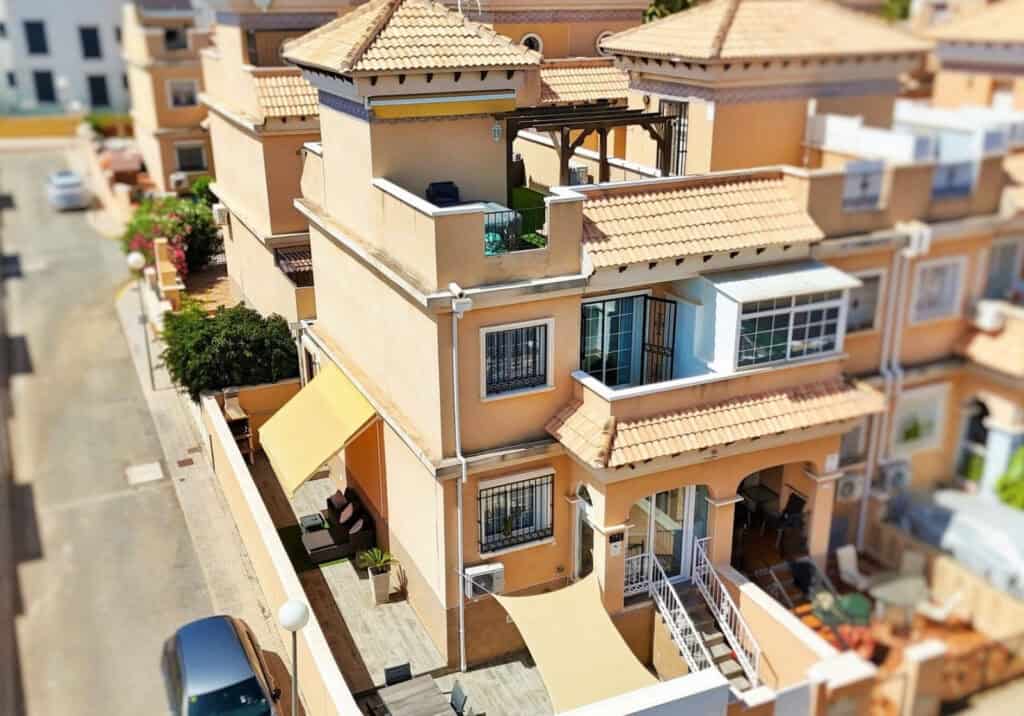 Villa for sale in Villamartin