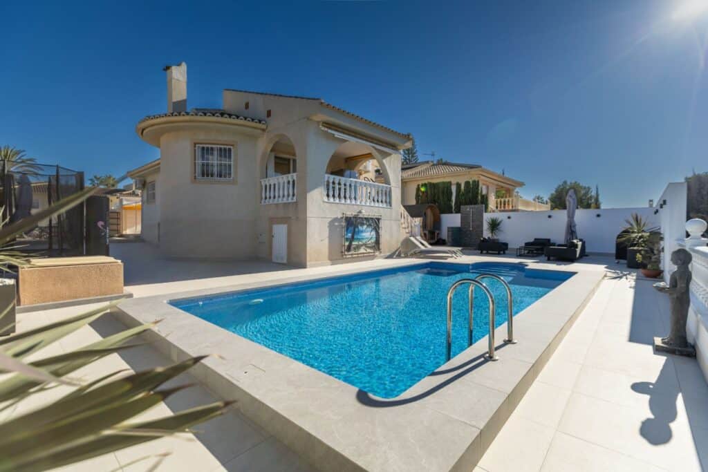 Villa for sale in Benijofar