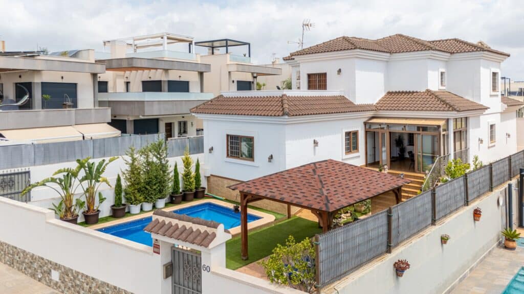 Villa for Sales in Los Montesinos